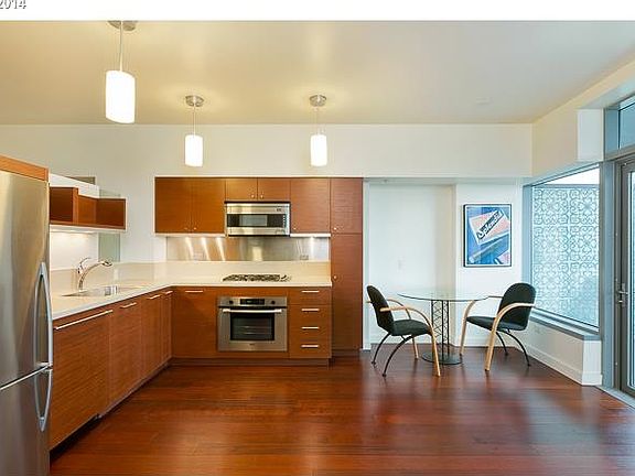 Kitchen w/ Gas Stove