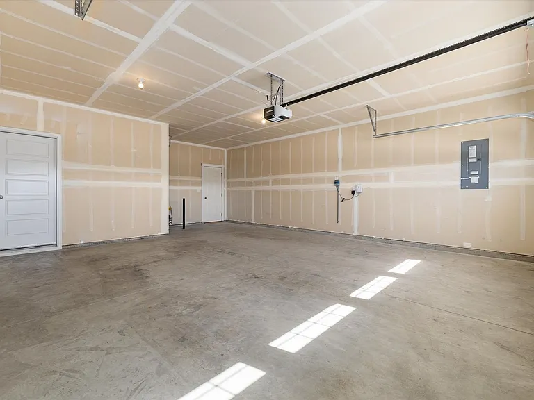 655 N Sevenoaks Ave — Photo 28