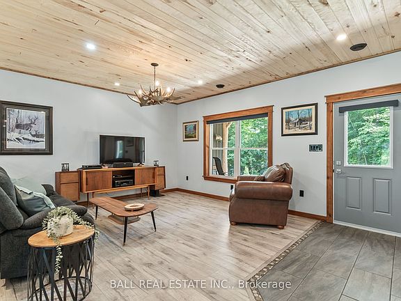 4th image of 2430 Hadlington Rd