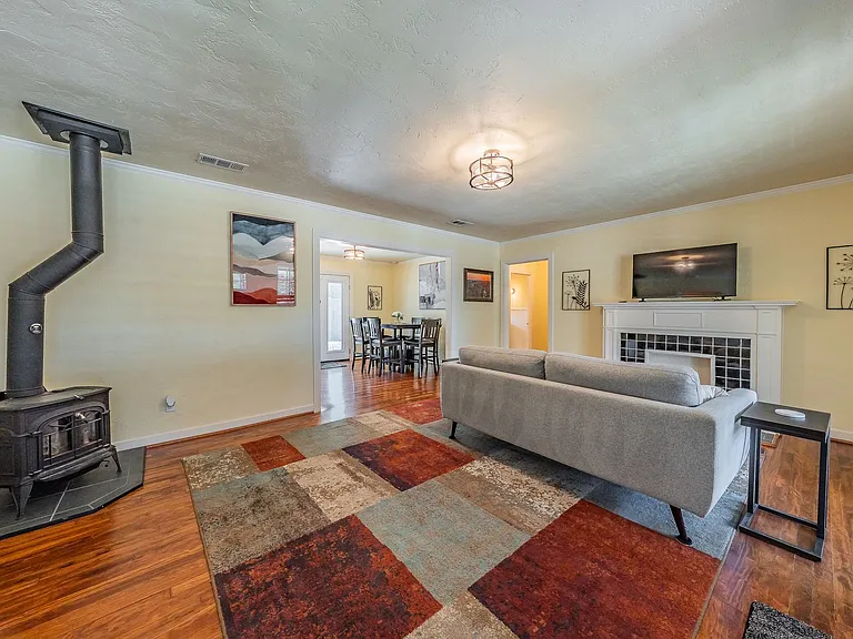 2157 W Lotus Ave — Photo 5