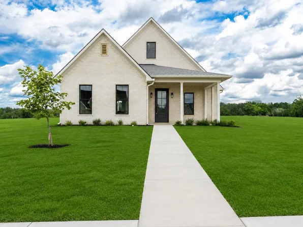 152 Roy Pace Dr, Gladewater, TX 75647