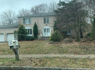 36 Heather Dr, Manalapan, NJ 07726