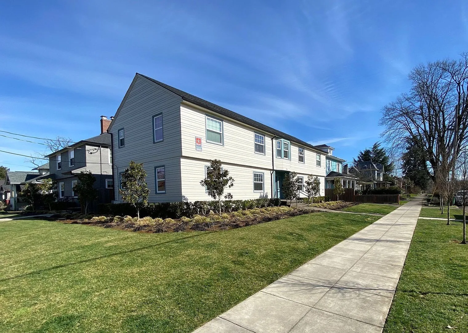 Large / Close-In 1 Bedroom w/Bonus Room! Hardwood Floor, Private Storage, Washer/Dryer & Pet Frie... — Photo 2