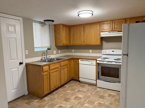 4th image of 418 Cribbon Ave