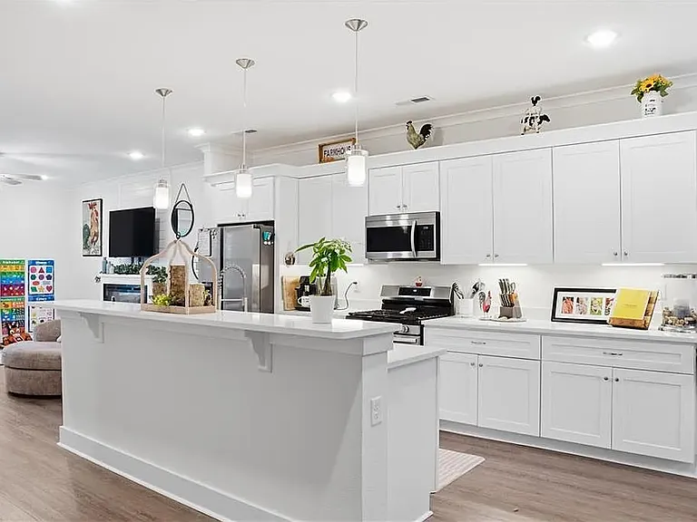 2917 Pretty Lake Ave — Photo 5