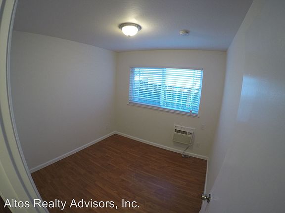 4th image of 2431 Foxdale Dr