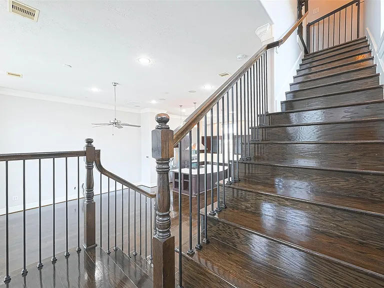 1739 Oakdale St — Photo 27