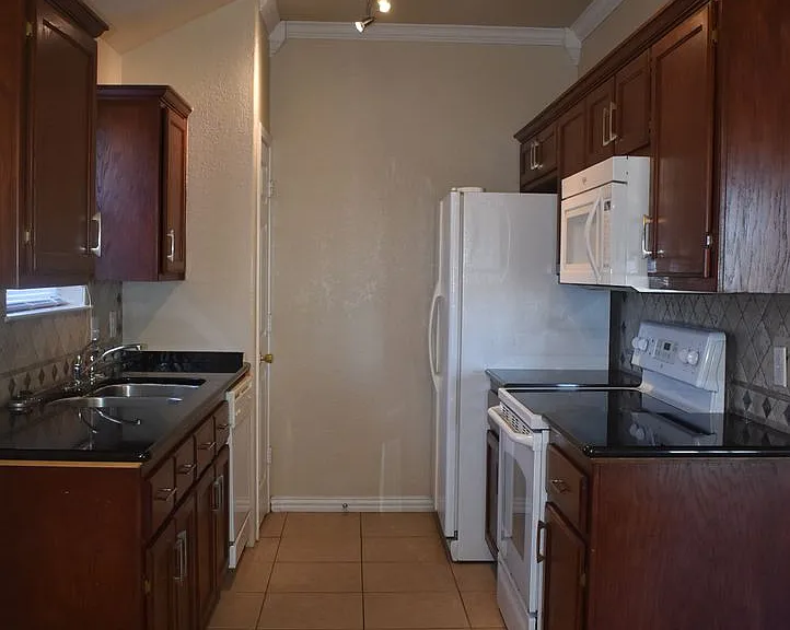 3905 Littlerock Dr — Photo 11
