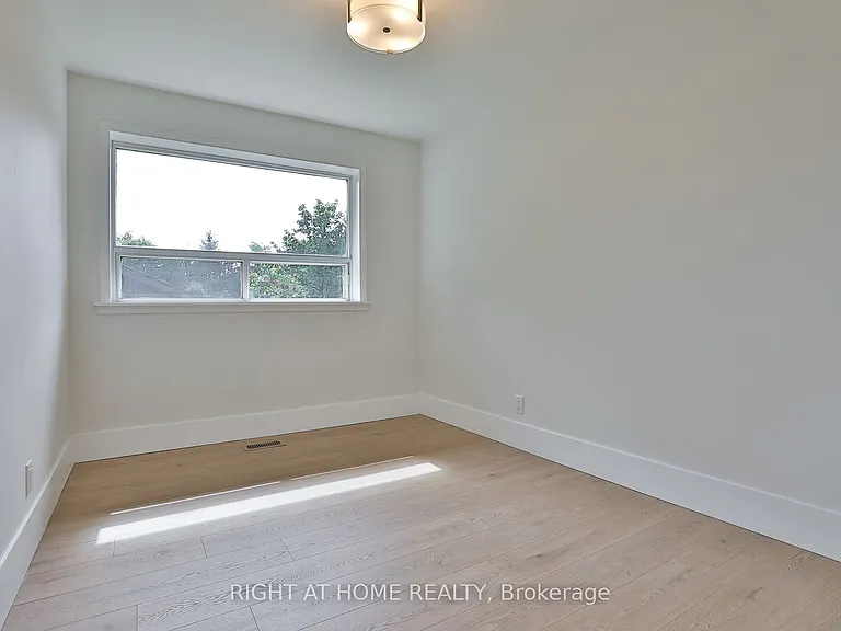 80 Stephen Dr — Photo 7