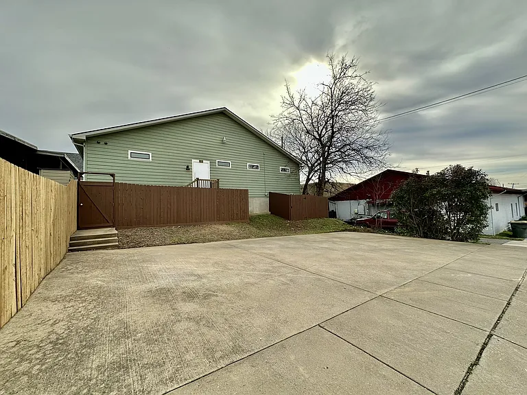 115 W College St #103 — Photo 2