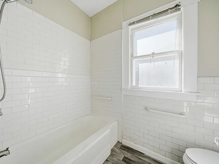 122 Biering St #2 — Photo 7