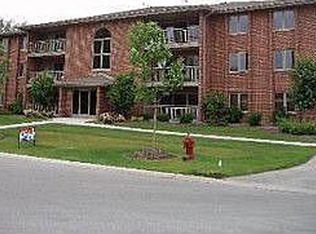 7800 W 89th St APT 302, Hickory Hills, IL 60457
