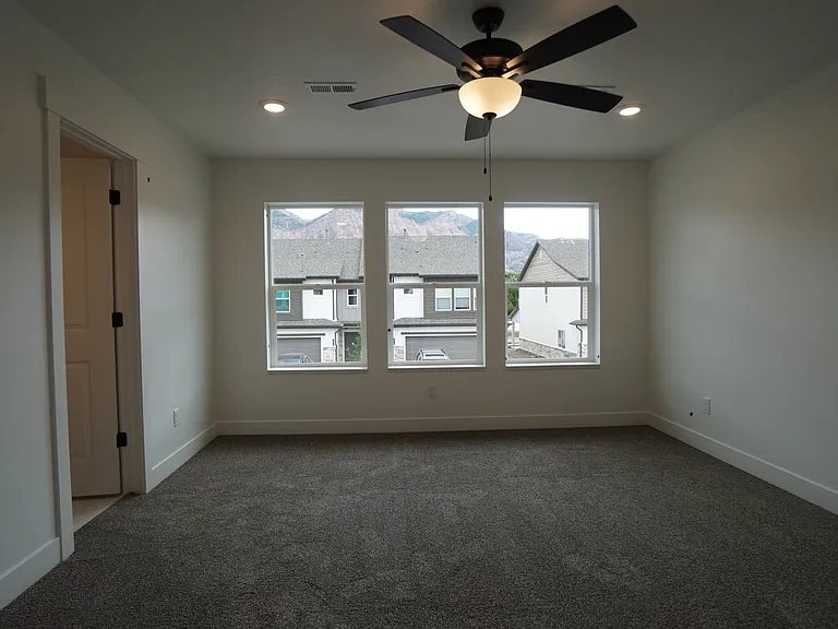 325 N Liberty Ave — Photo 17