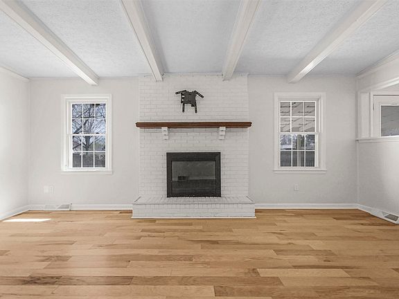 5th image of 822 Catalina Dr