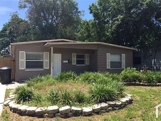 5551 Kelly Dr N — Photo 2