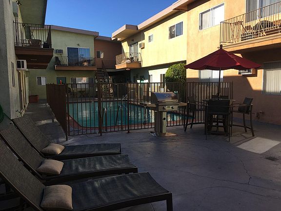 4th image of 4540 Hazeltine Ave #3X2