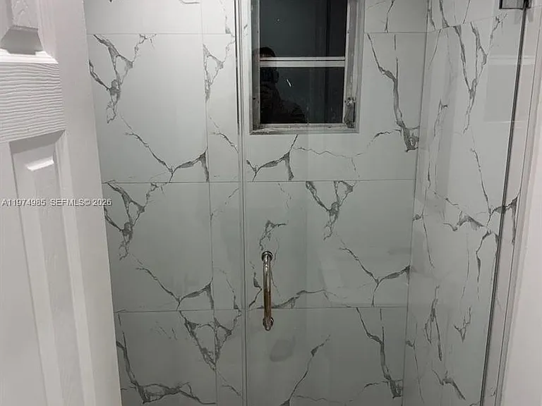 345 SW 49th Ave — Photo 11