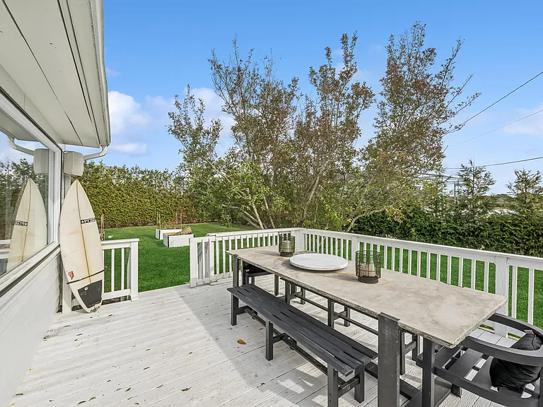 114 Little Neck Rd — Photo 32