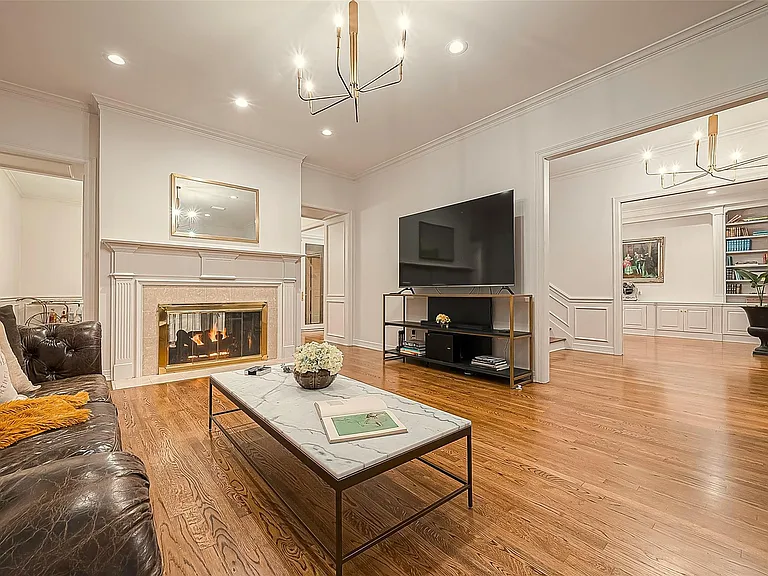983 S Post Oak Ln — Photo 9