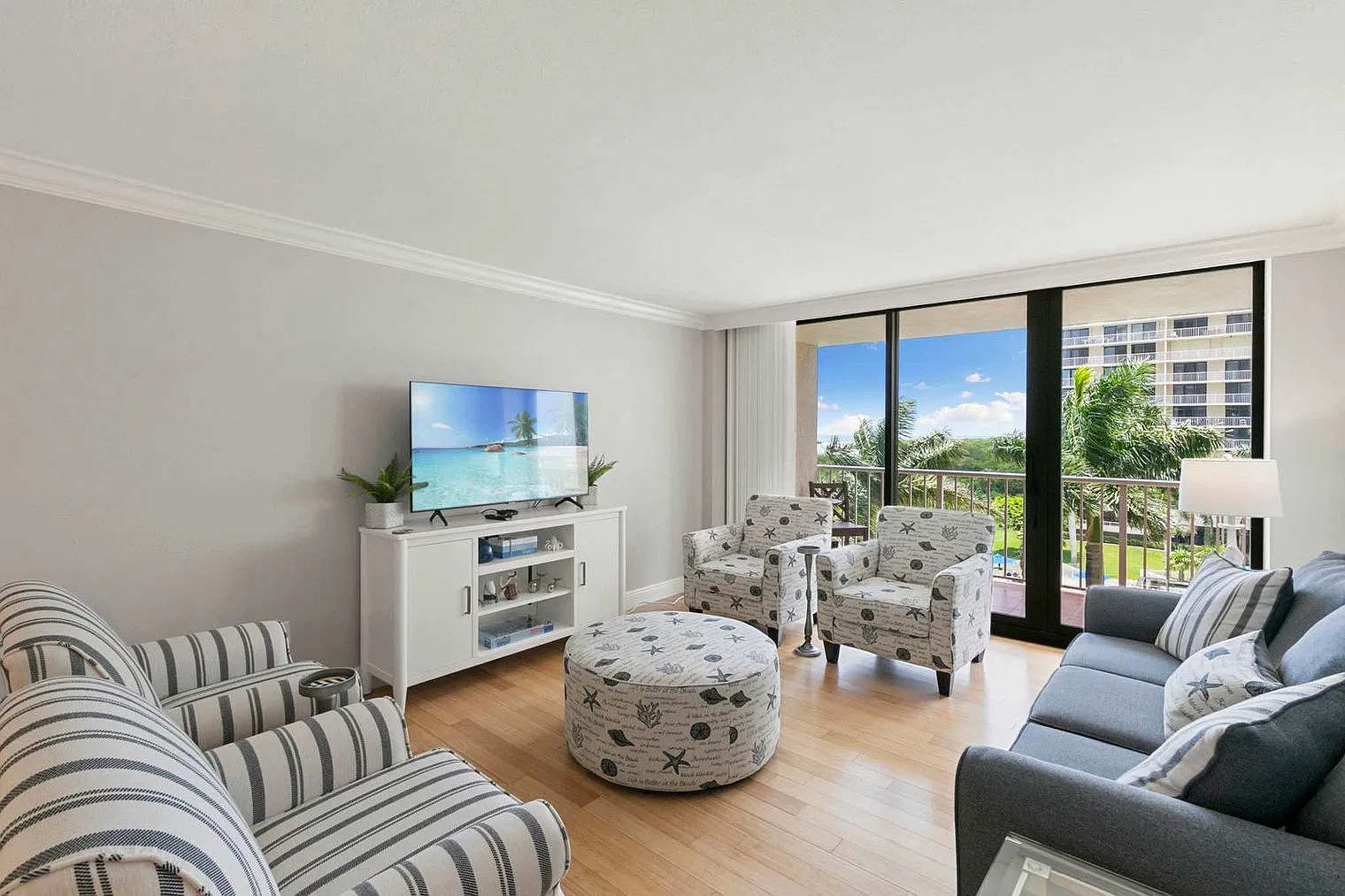 2 bed, 2.0 bath, $5,559 — Photo 2