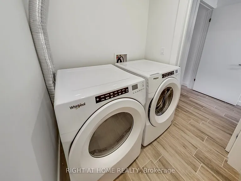 1602 Queen St E #101 — Photo 16