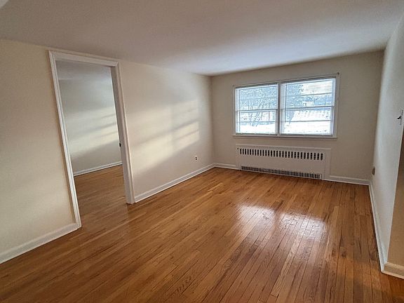 4th image of 28 Illinois St Floor 2