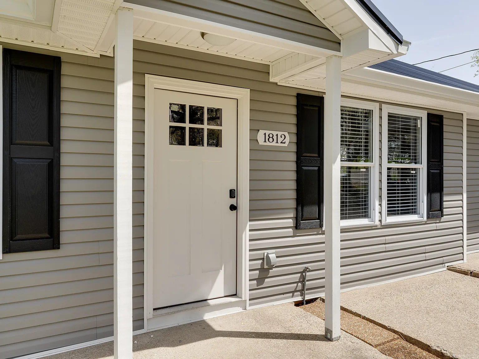 4 bed, 2.5 bath, 1800 sqft, $2,150 — Photo 3