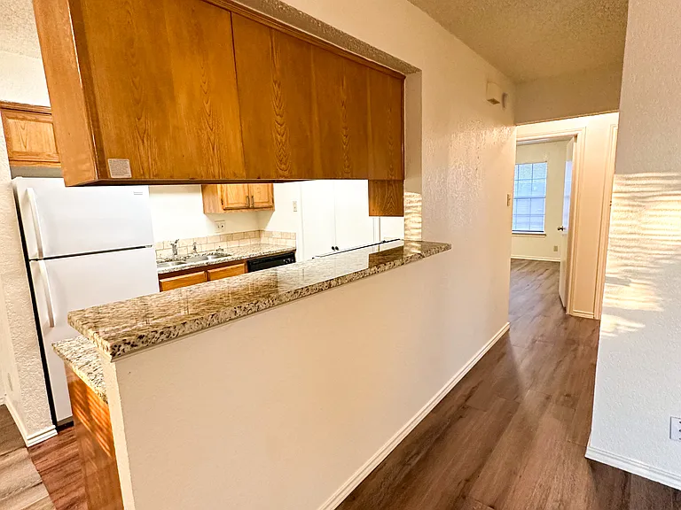 924 W Chestnut St #5 — Photo 6
