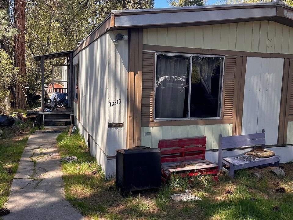 2nd image of 19315 Carrick Ave