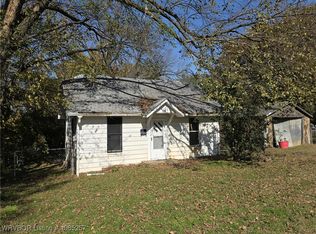 315 E Brown St, Paris, AR 72855