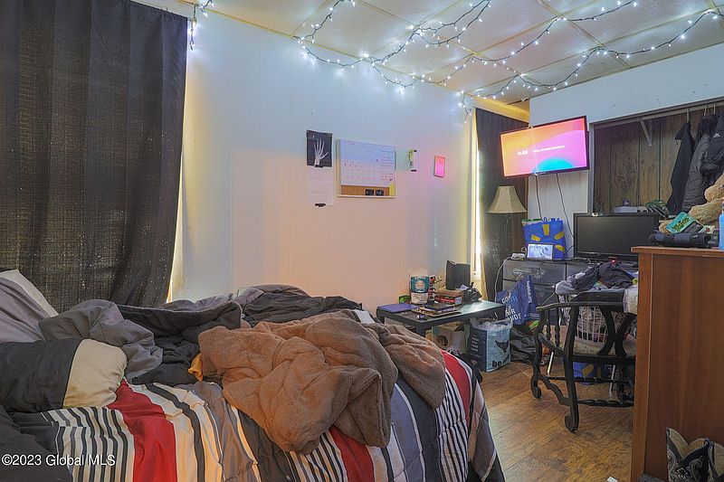 5th image of 96 Myrtle Avenue