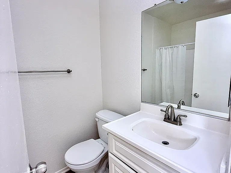7355 Woodley Ave #10 — Photo 9