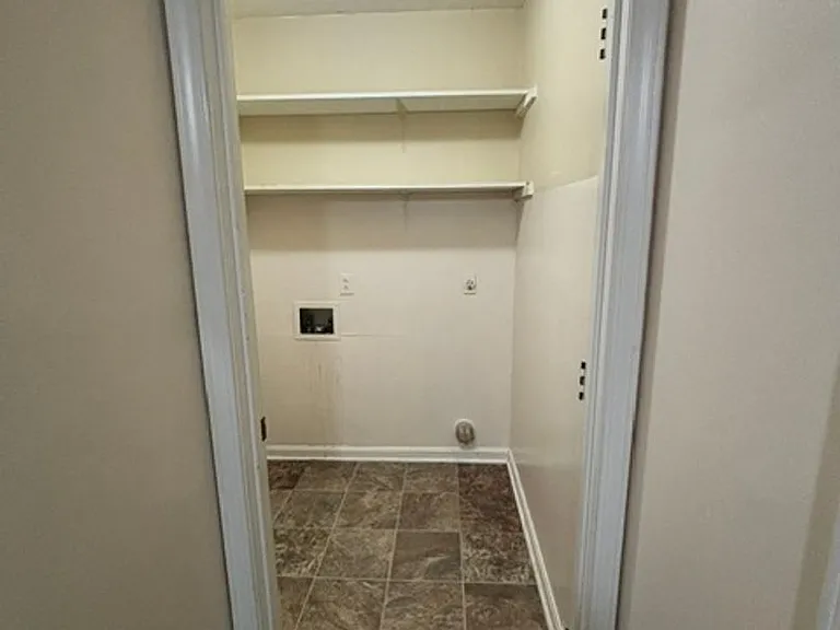 690 College Dr — Photo 9