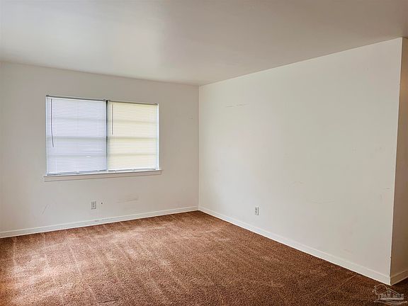 4th image of 933 Lucerne Ave