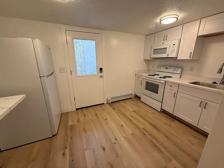 887 E 1st Ave — Photo 5