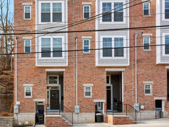 214 Fountain St, Philadelphia, PA 19128
