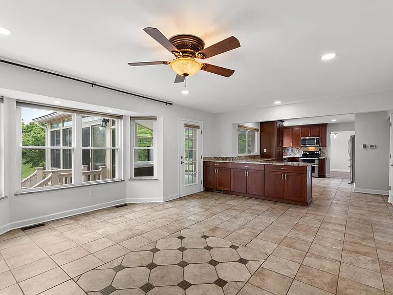 701 Oak Run Ln — Photo 12