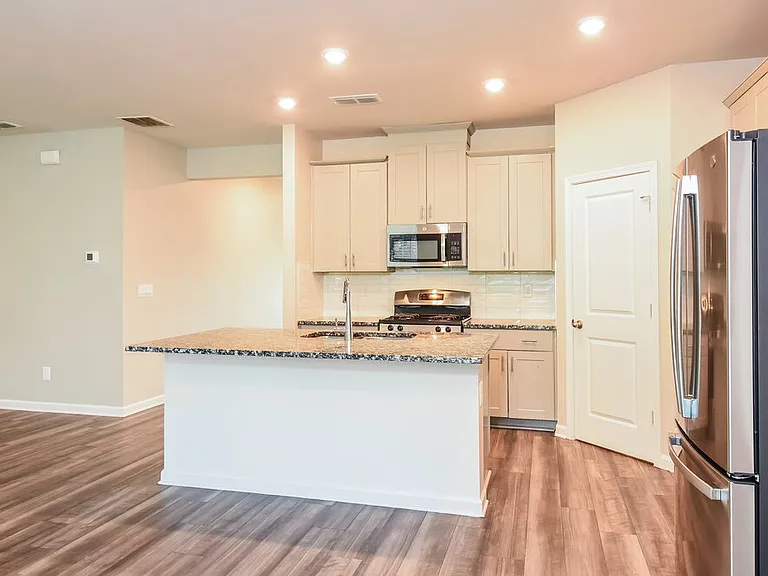 6068 Hickory Creek Ct — Photo 9