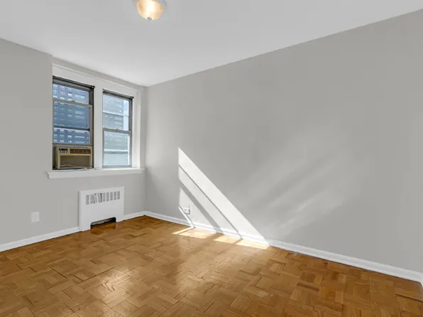 60 Knolls Crescent image 13 of 22