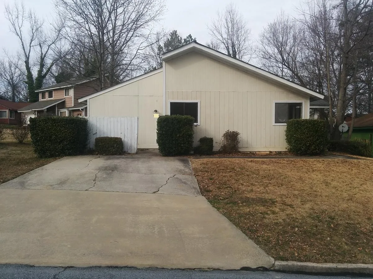 4669 Heather Ct photo 1