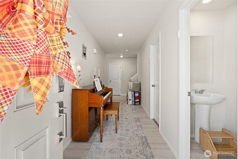 5th image of 451 NE Ridge Point Boulevard