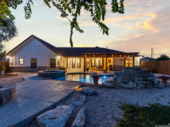 300 Firewheel, Bandera, TX 78003