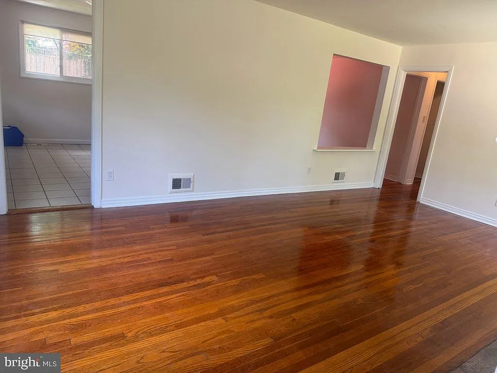 3 bed, 2.5 bath, 1706 sqft, $3,000 — Photo 3