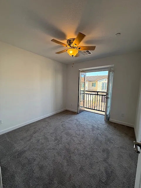 3 bed, 2.5 bath, 1381 sqft, $2,200 — Photo 4