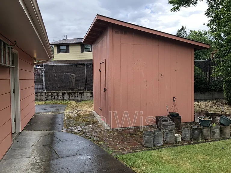 710 NW Midland Ave — Photo 56