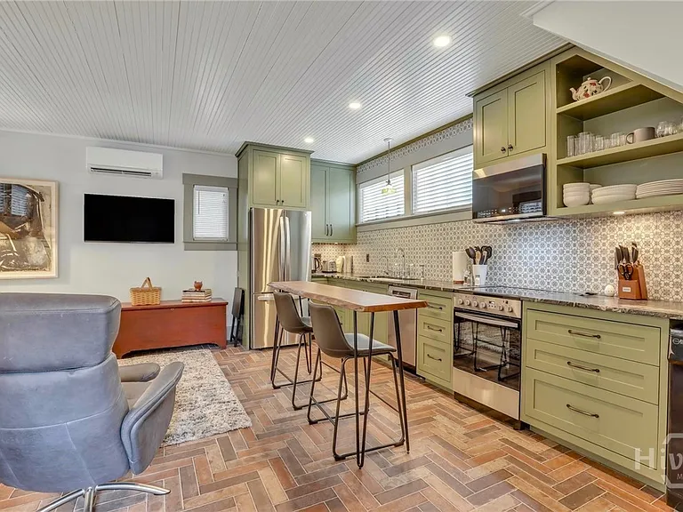 410 1/2 E Victory Dr #CARRIAGE HOUSE — Photo 5