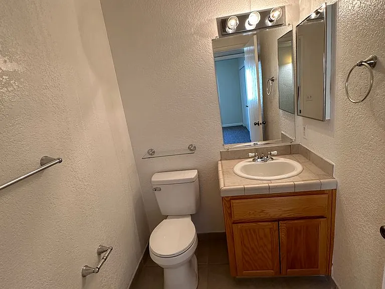 312 N Riverside Dr — Photo 13