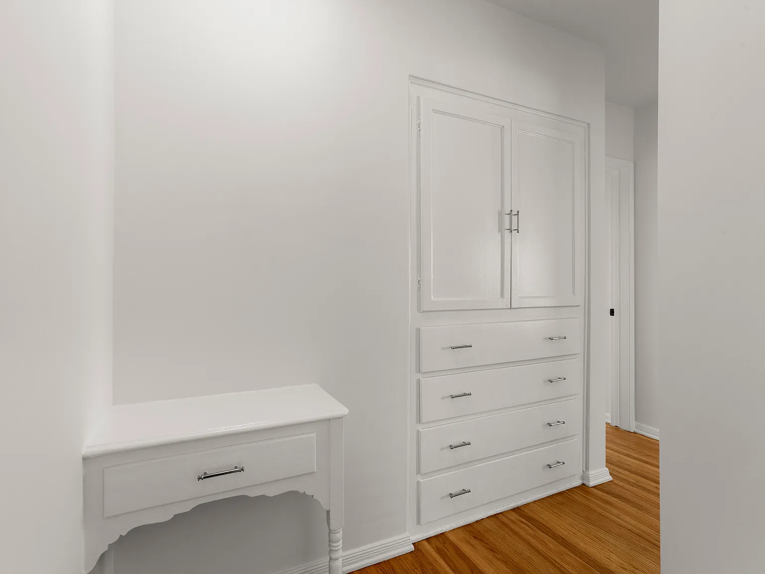 2 bed, 1.5 bath, 900 sqft, $3,400 — Photo 4