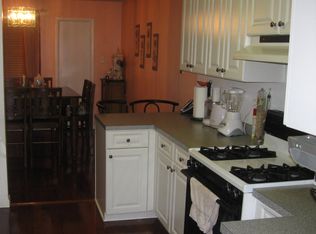 13 Hampshire Dr, Plainsboro, NJ 08536