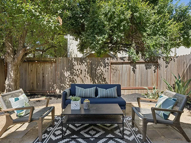 7300 Perera Cir — Photo 15